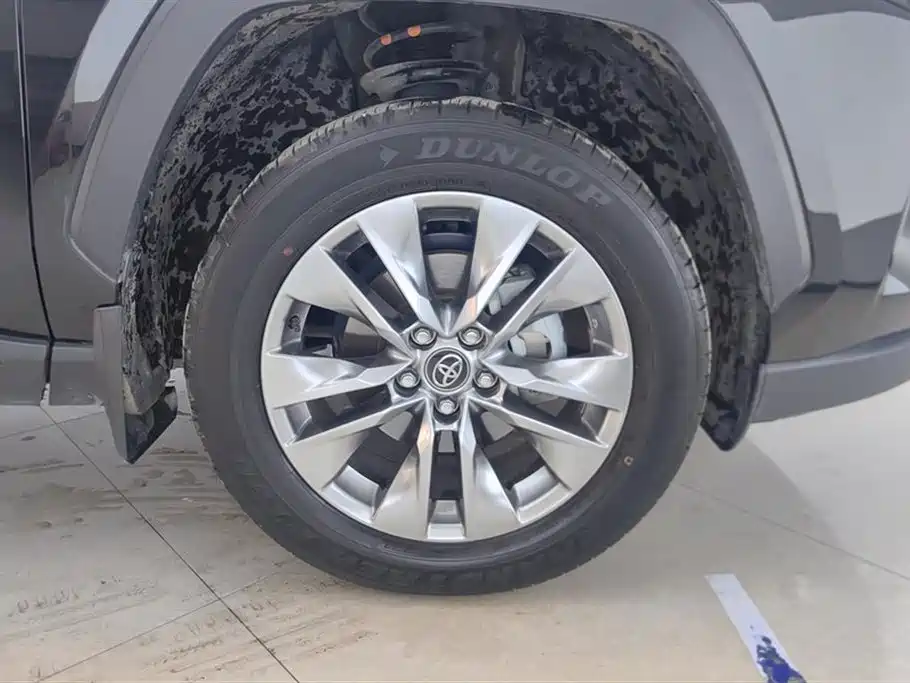 Toyota Wildlander 2023 2.0L CVT FWD LE фото 6