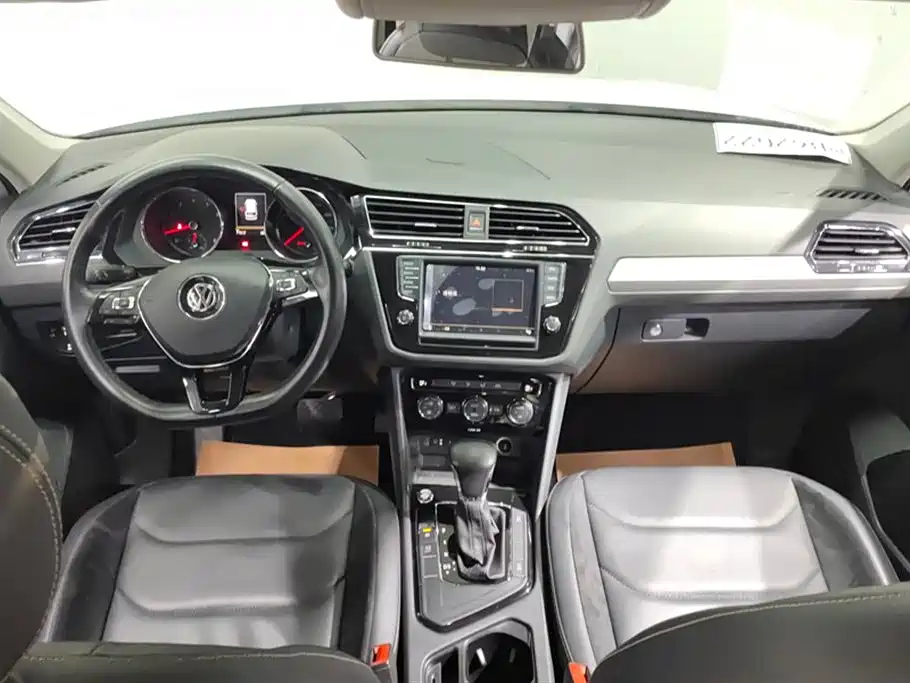 Volkswagen Tiguan L 2017 330TSI Automatic 2WD Comfort Edition фото 12