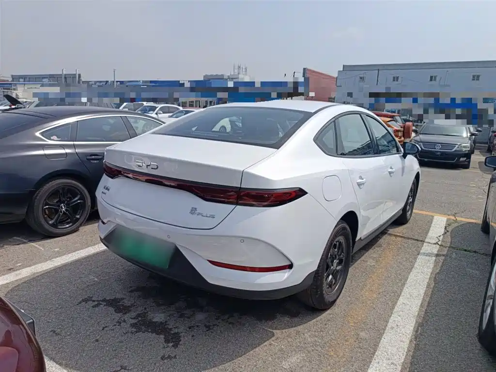 BYD Qin PLUS 2025 DM-i Smart Drive 55KM Leader фото 7