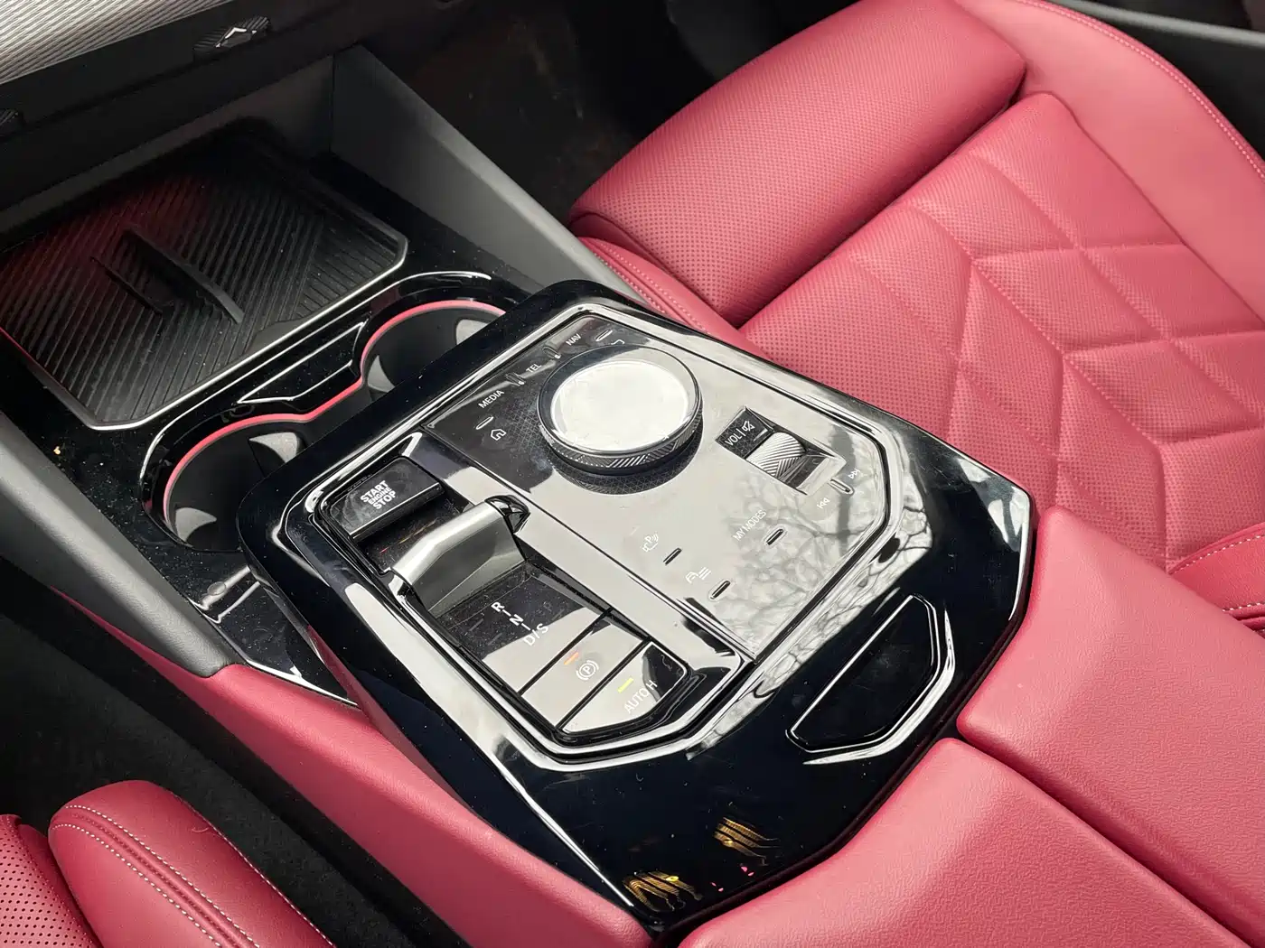 BMW 5 Series (Import) 2024 530i Leading Model M Sport Package фото 10