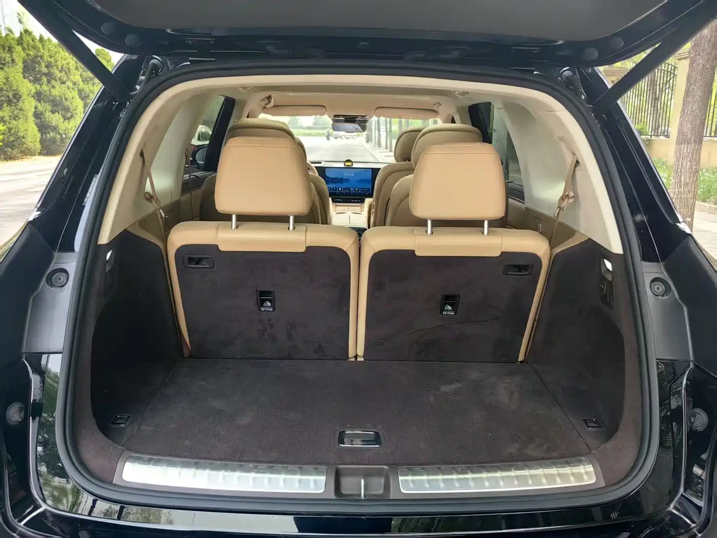 AITO Wenjie AITO M8 2025 Extended Range Ultra 53.4kWh 6-Seater фото 18