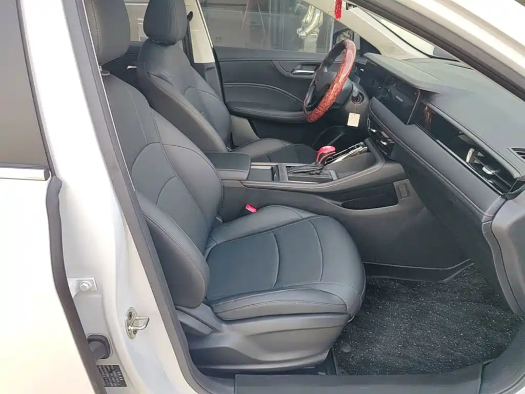 Roewe i5 2025 2023 1.5L CVT Luxury Edition