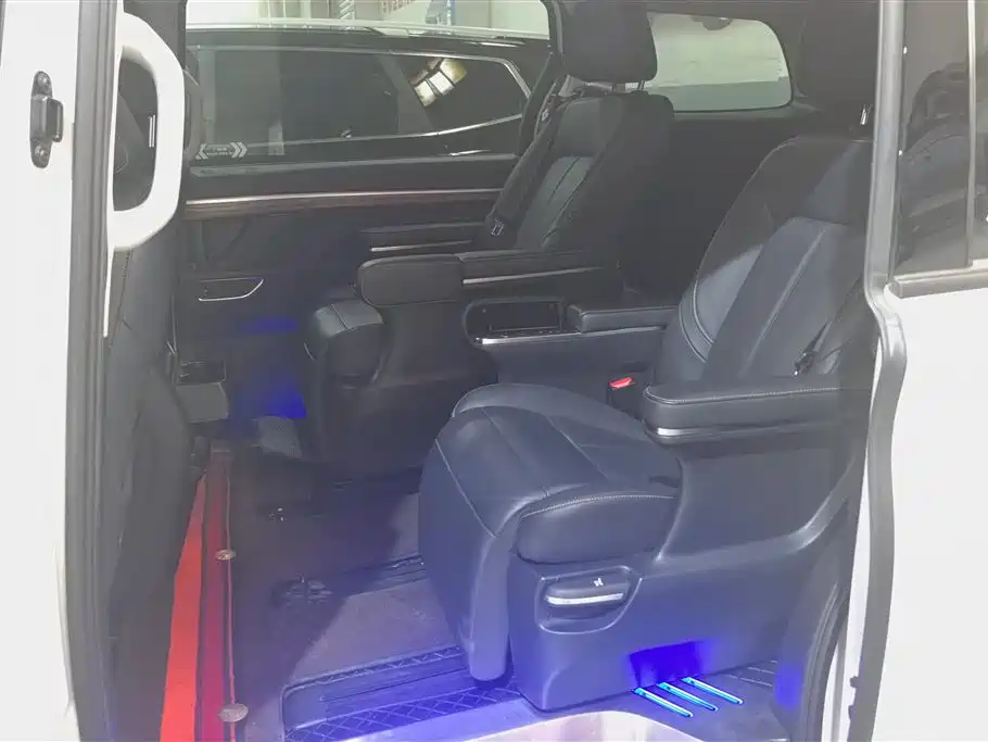GAC Trumpchi Trumpchi M8 2021 Master Series 390T Supreme Welfare Edition фото 11