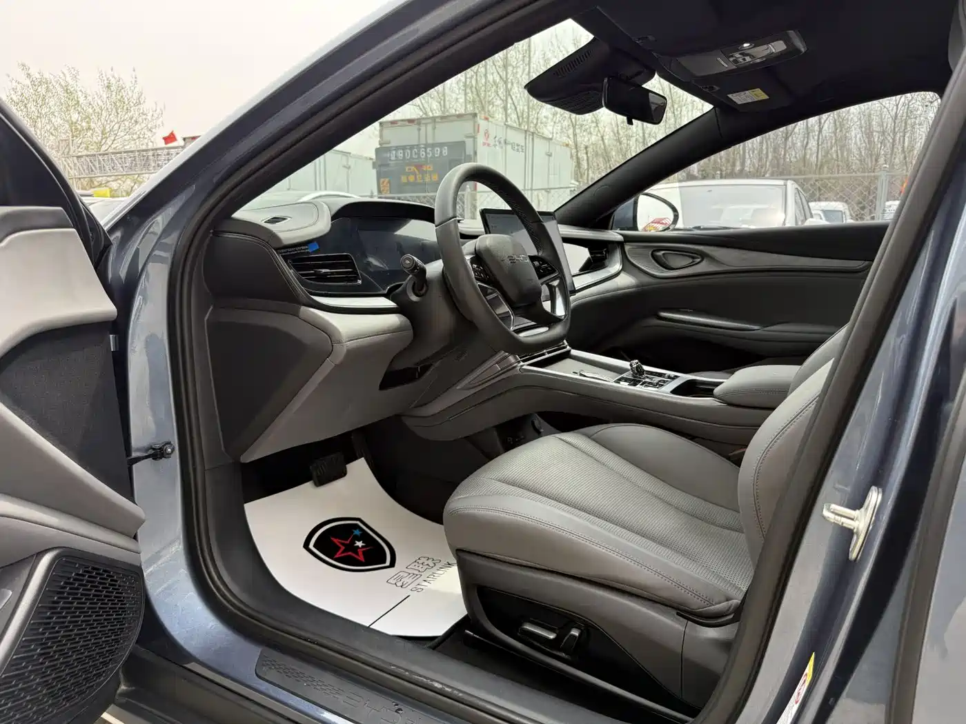 BYD Seal 2024 Glory Edition DM-i 1.5L 121km Elite фото 9