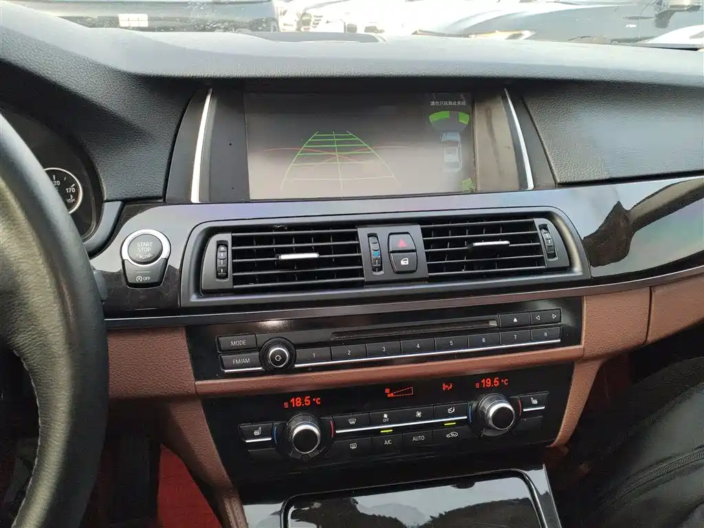 BMW 5 Series 2014 525Li Leading фото 13
