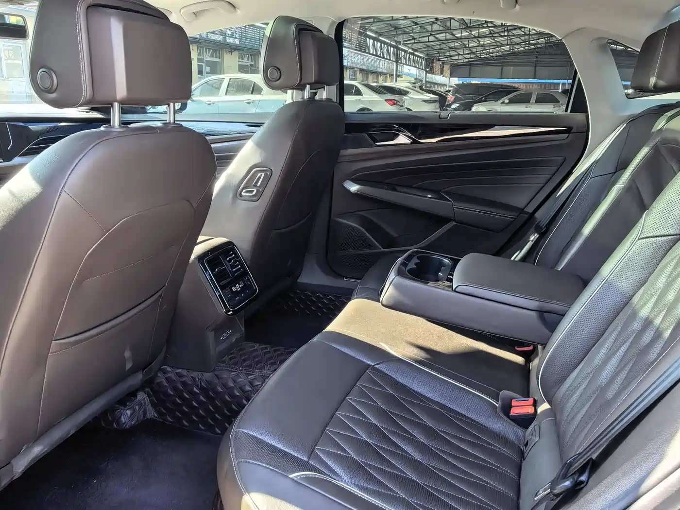 Volkswagen Passat 2019 330TSI Luxury Edition China VI фото 7