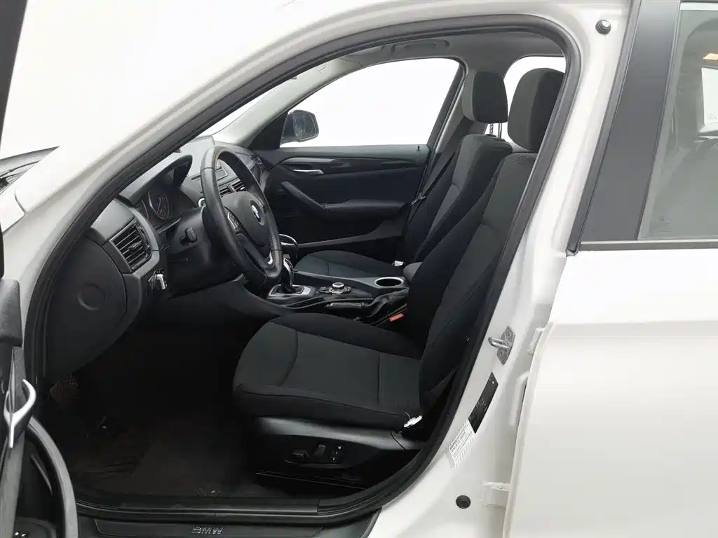 BMW X1 2015 Model sDrive18i Fashion Advanced Edition фото 10
