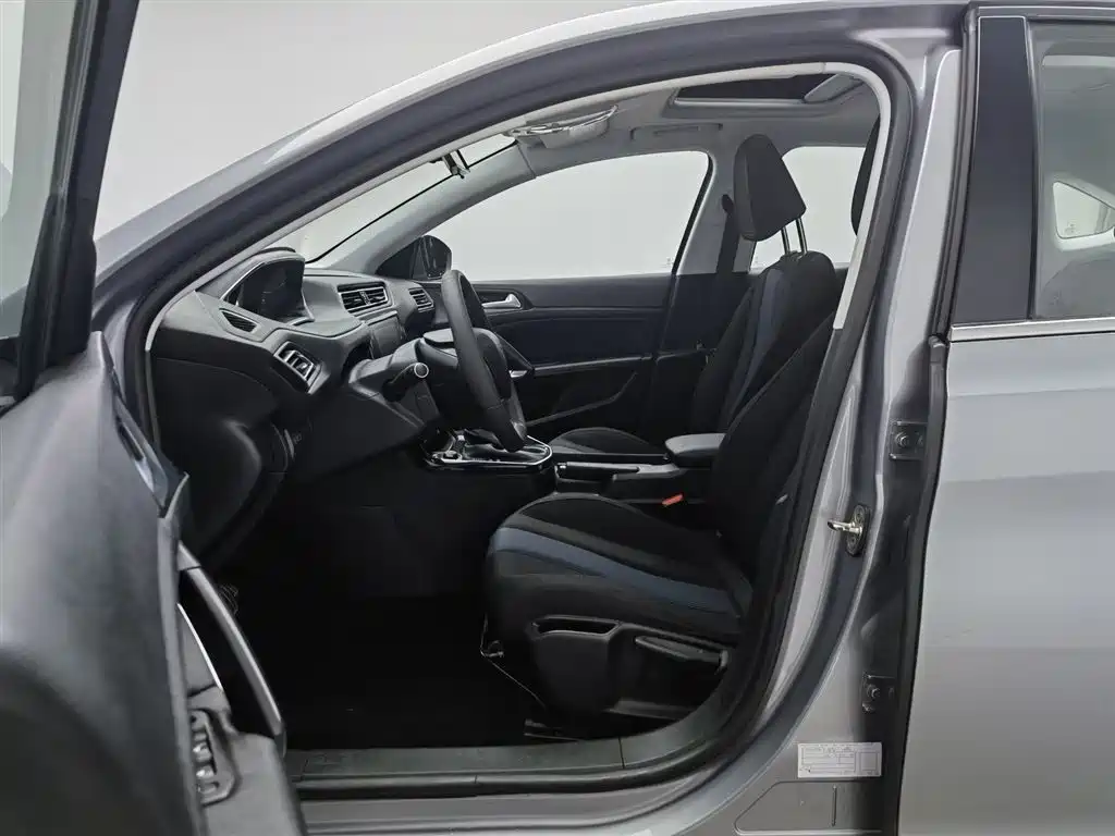 Peugeot 308 2018 1.6L Auto Luxury Edition фото 10