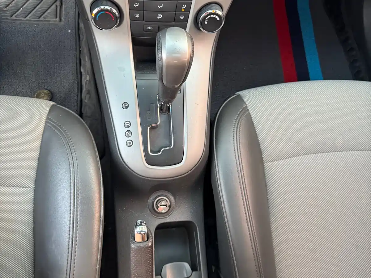 Chevrolet Cruze 2012 1.6L SE AT фото 7