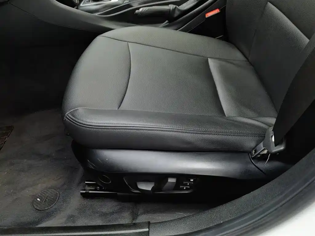 BMW X1 2015 Model sDrive18i Fashion Advanced Edition фото 20