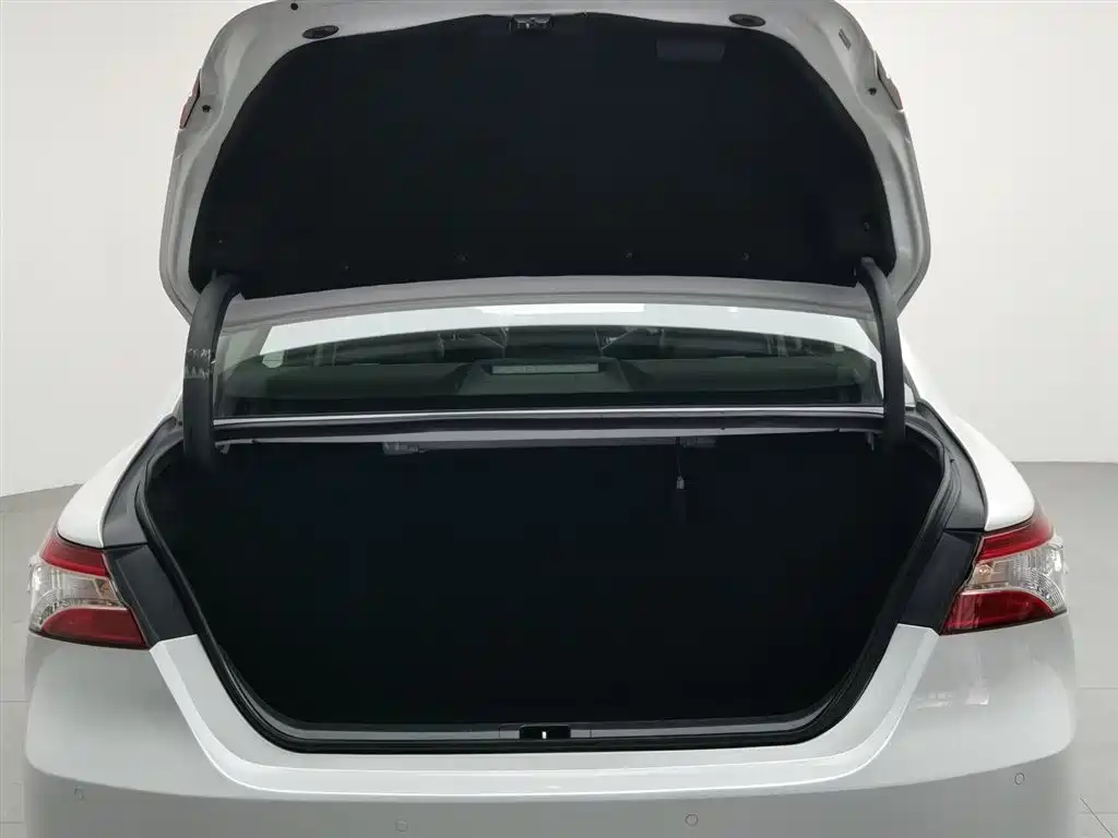 Toyota Camry 2022 2.0GVP Leading Edition фото 16