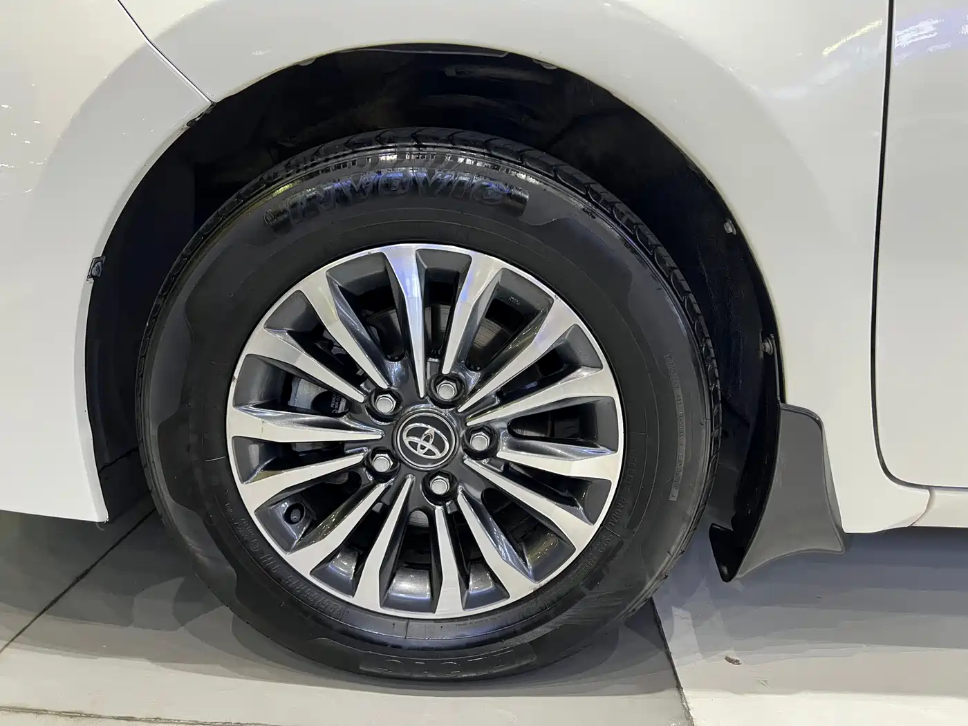 Toyota Corolla 2017 Facelift 1.2T S-CVT GL фото 17