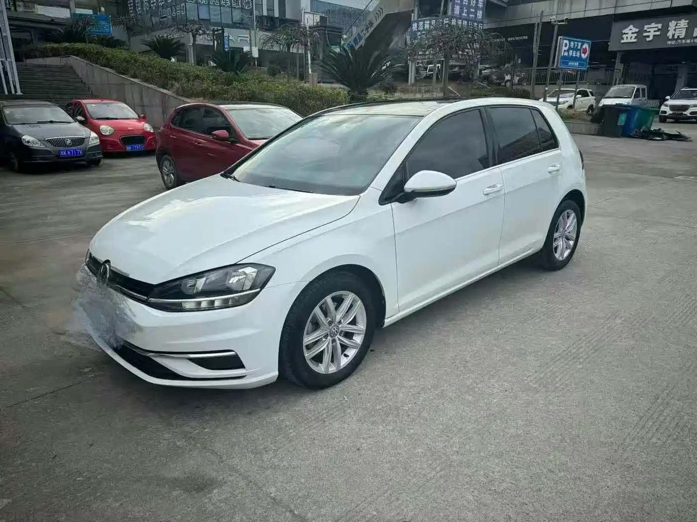 Volkswagen Golf 2018 1.6L Automatic Comfort фото 2