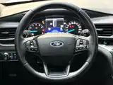 Photo 16 - Ford Explorer