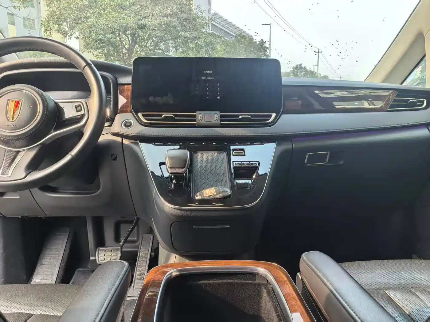 Hongqi HQ9 PHEV 2024 Model 2.0T AWD Business Edition фото 8