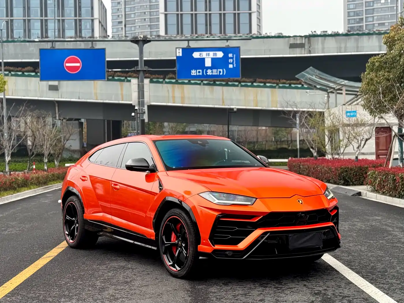 LAMBORGHINI URUS
