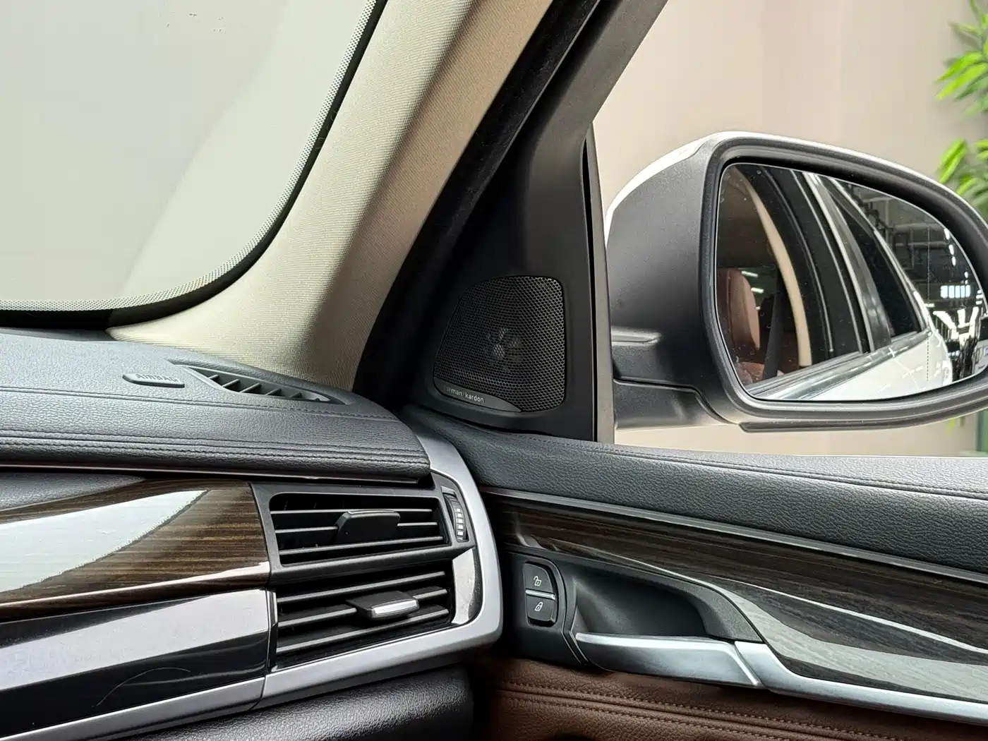 BMW X6 2015 xDrive35i Luxury Model фото 11