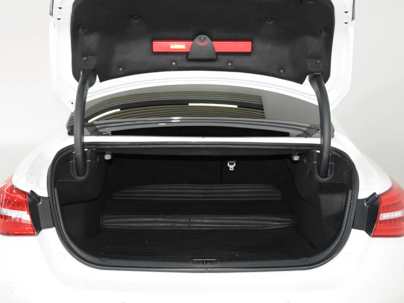 Hongqi H5 2020 1.8T Automatic Smart Connected Leader Edition фото 7