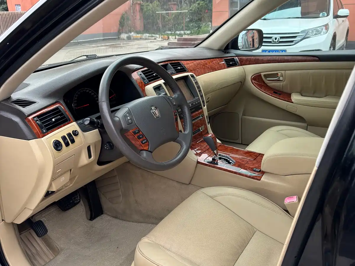Фото 19 - Toyota Crown