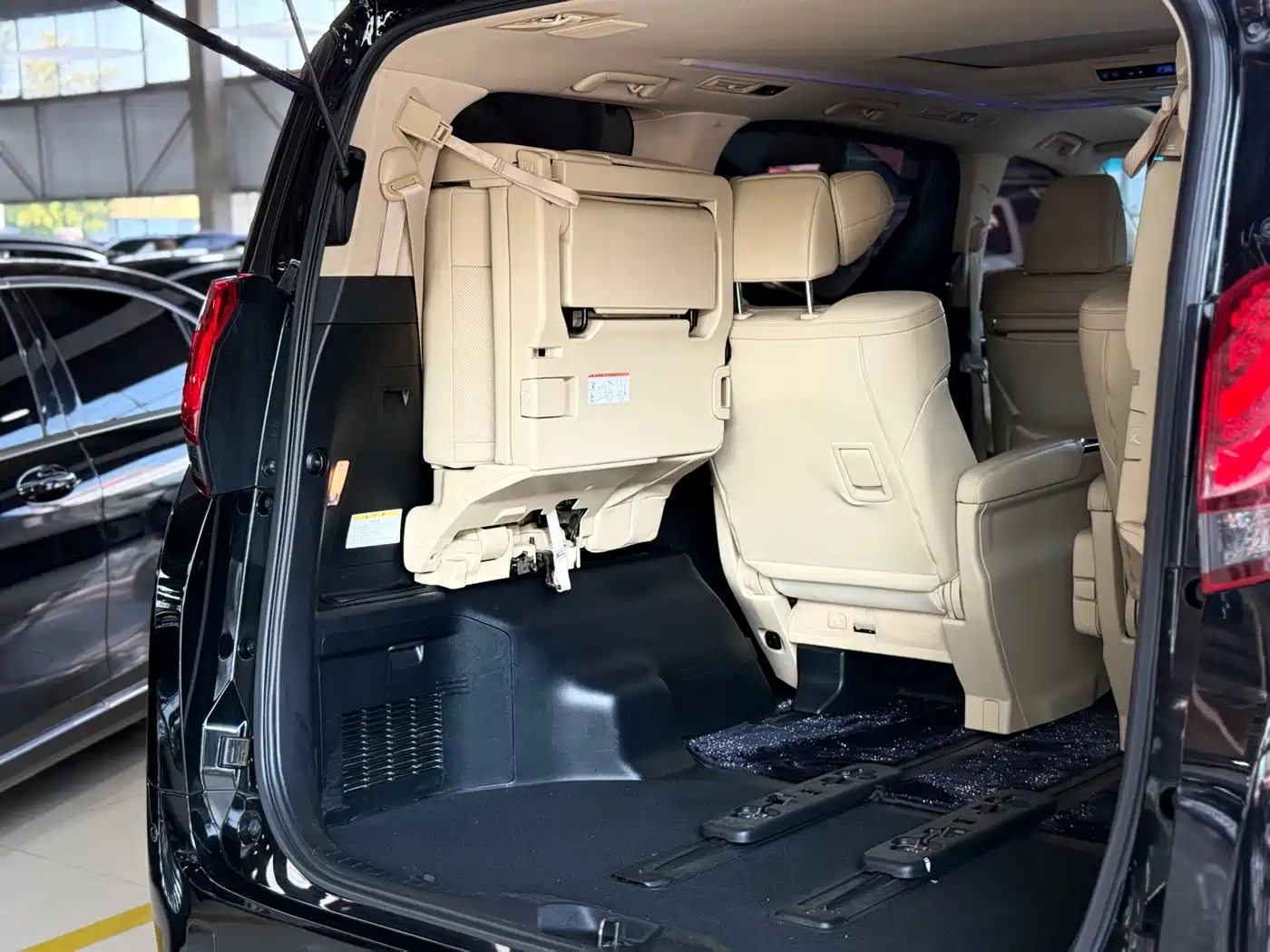 صورة 17 - Toyota Alphard