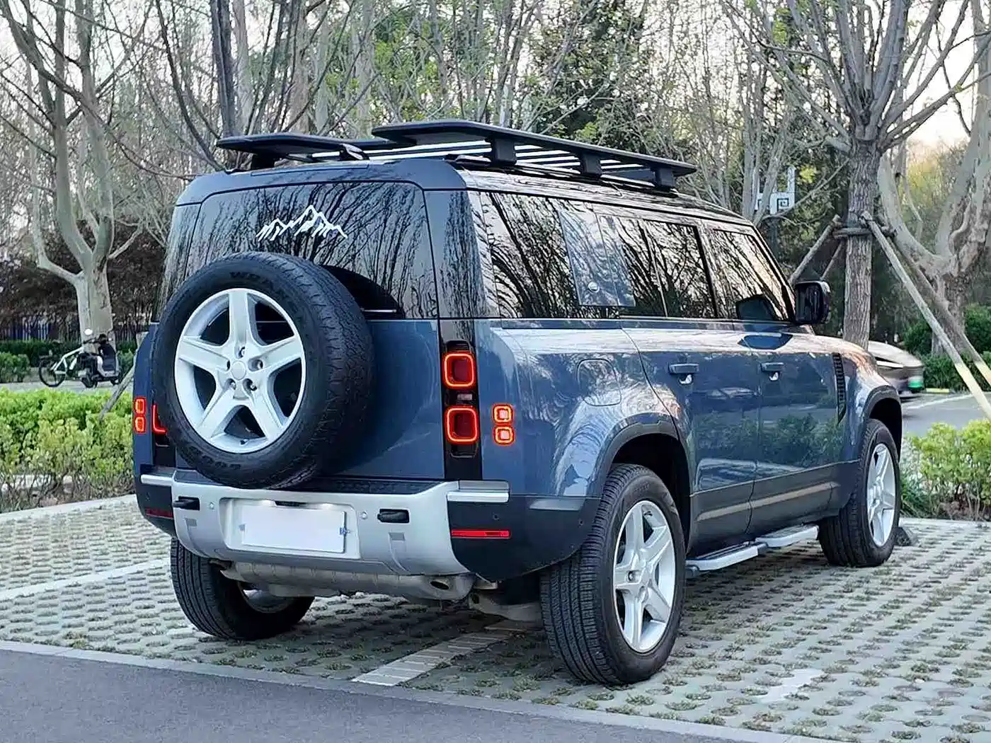 Land Rover Defender 2021 110 P400 SE фото 11