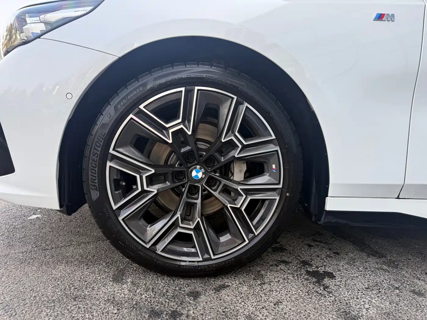 BMW 5 Series 2025 530Li Premium M Sport Package фото 9