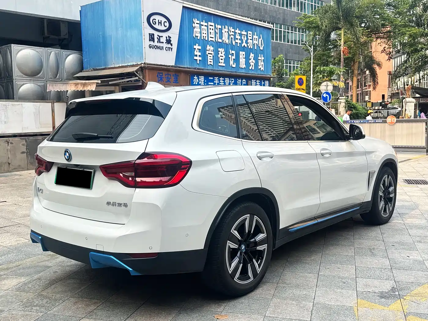 BMW IX3