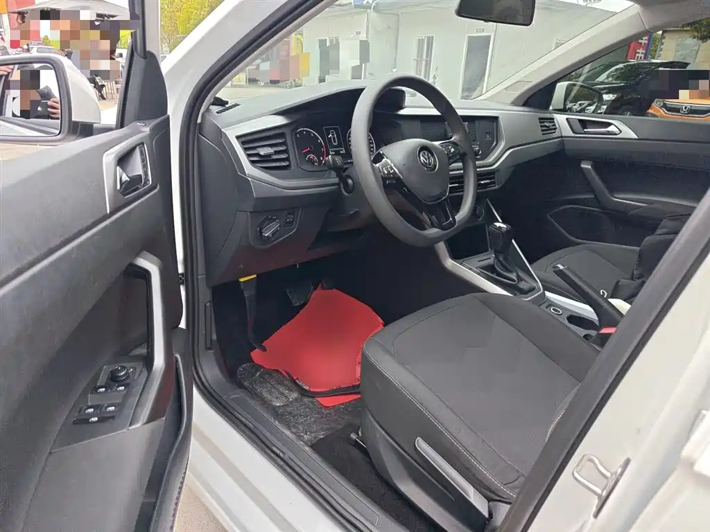Volkswagen Polo 2019 Plus 1.5L Automatic Panorama Enjoyment Edition фото 13