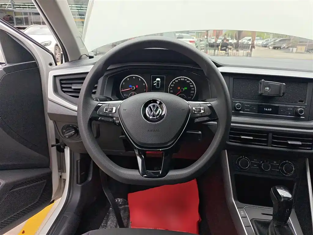 Volkswagen Polo 2019 Plus 1.5L Automatic Panorama Enjoyment Edition фото 7