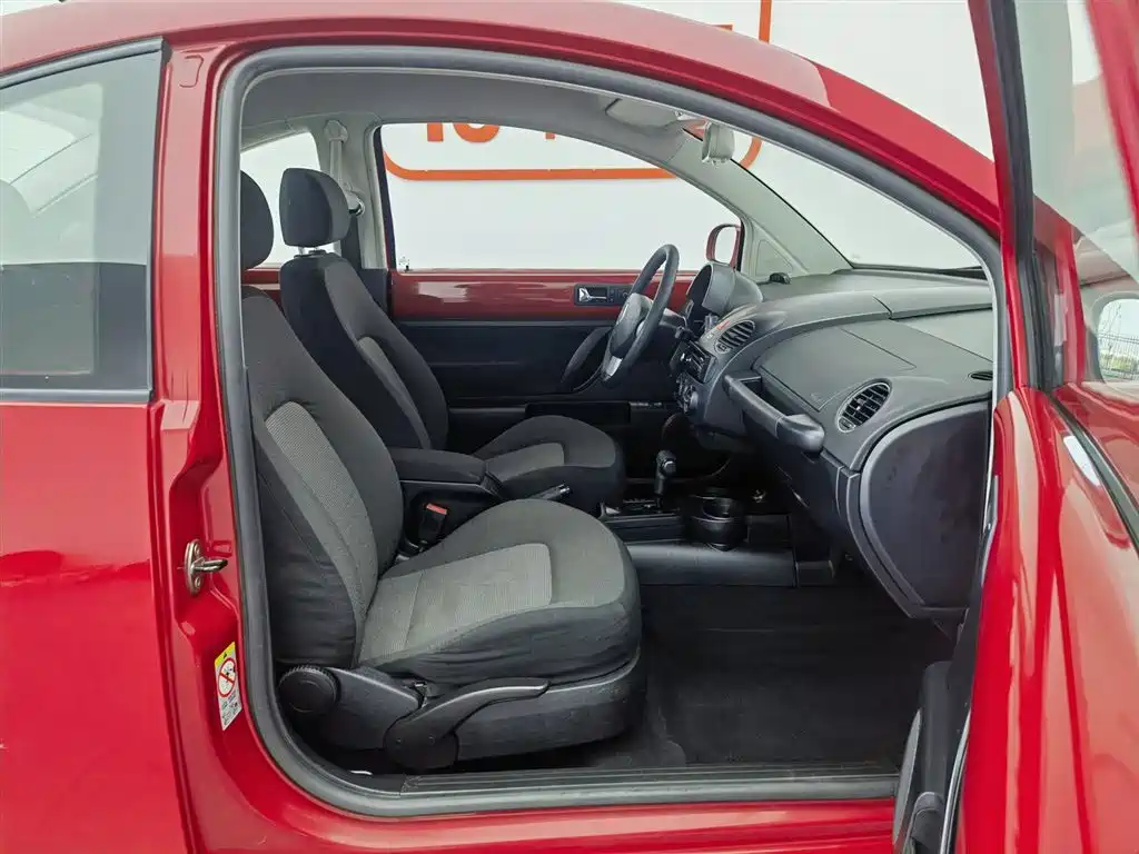 Volkswagen Beetle 2010 Model 1.6 AT фото 23