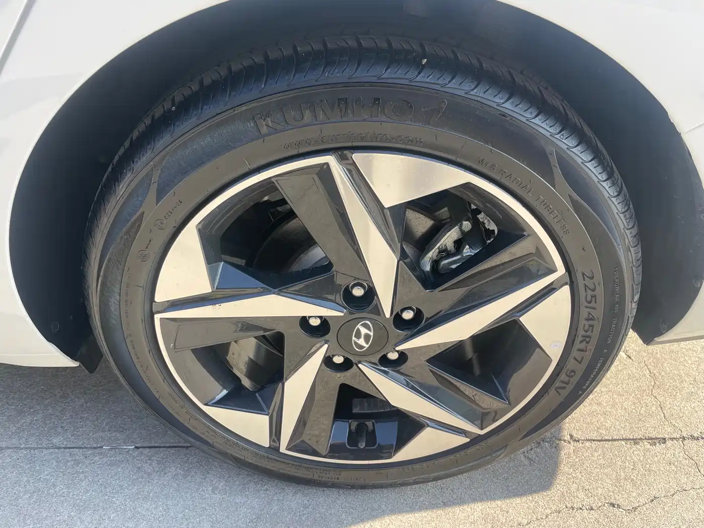 Hyundai Elantra 2021 1.5L CVT GLX Elite Edition фото 16