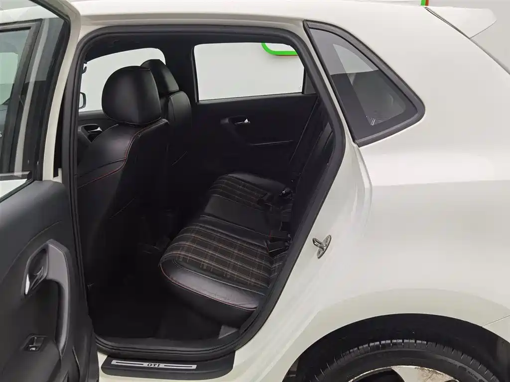 Volkswagen Polo 2012 1.4TSI GTI фото 15
