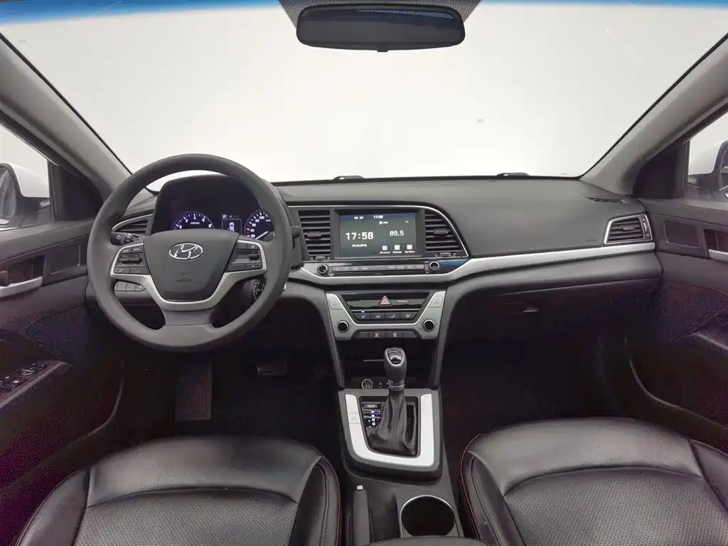 Hyundai Elantra 2016 Model 1.6L Automatic Smart Elite фото 5