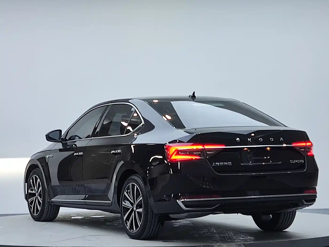 Škoda Superb 2024 TSI280 DSG Premium Edition фото 5