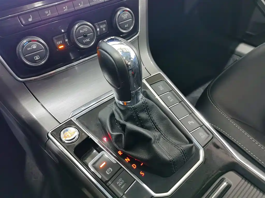 Volkswagen Passat 2017 330TSI DSG Prestige фото 13