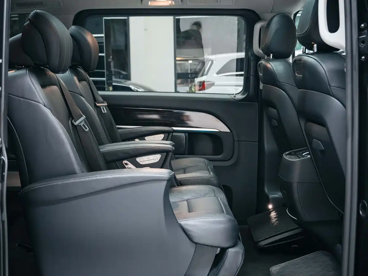 Mercedes-Benz V-Class 2017 Model V 260 L Premium Extended Edition фото 12