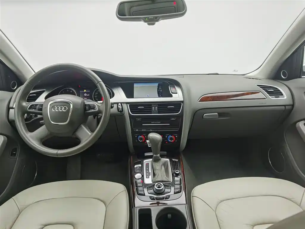 Audi A4L 2010 2.0 TFSI Luxury фото 5