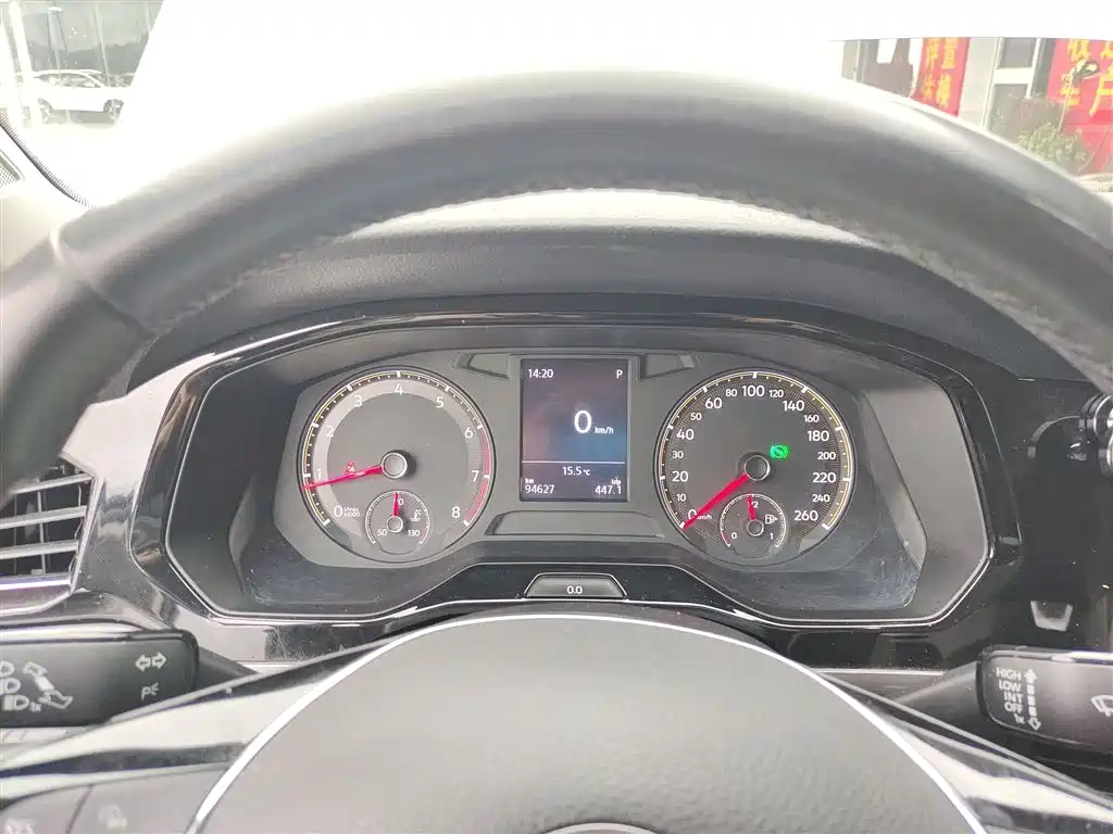 VOLKSWAGEN BORA