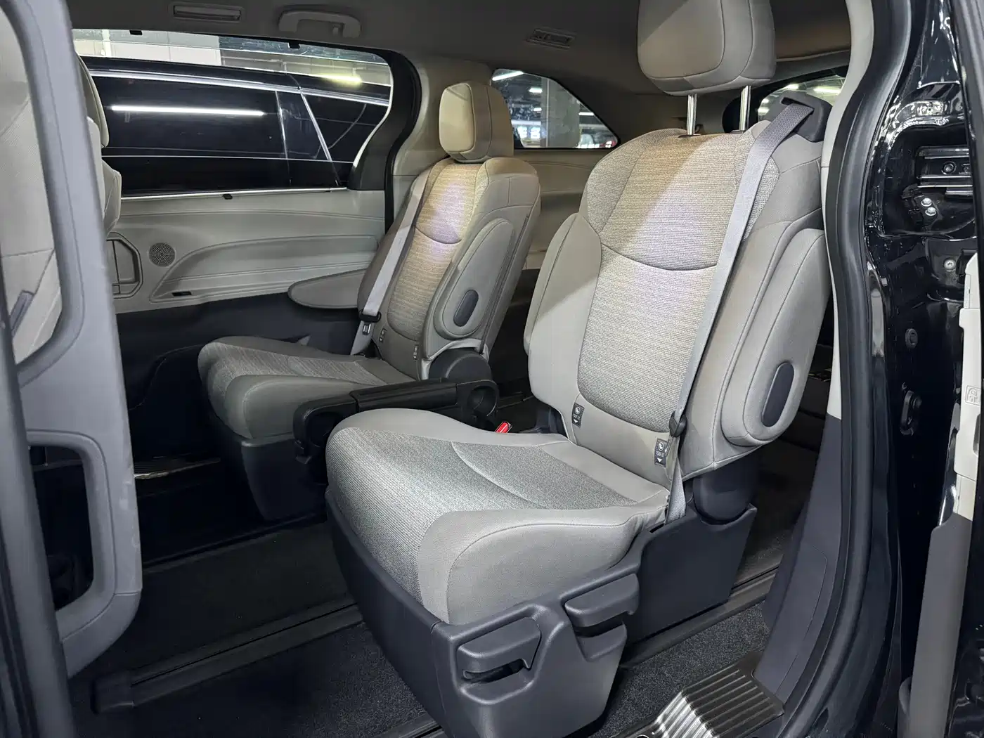 Toyota Sienna 2024 2.5L Hybrid Comfort Edition фото 14