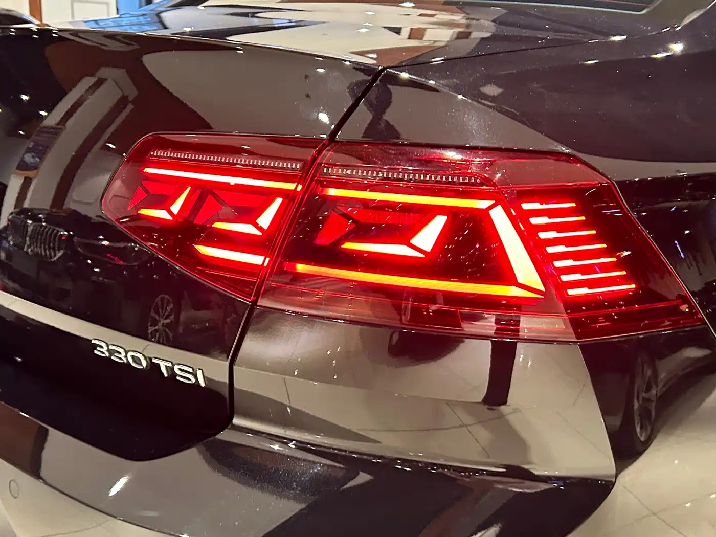 Volkswagen Magotan 2023 Model 2 Million Commemorative Edition 330TSI DSG Luxury фото 28