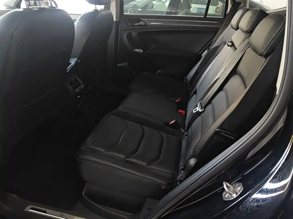 Volkswagen Tiguan L 2021 330TSI Automatic 2WD R-Line Premium фото 13