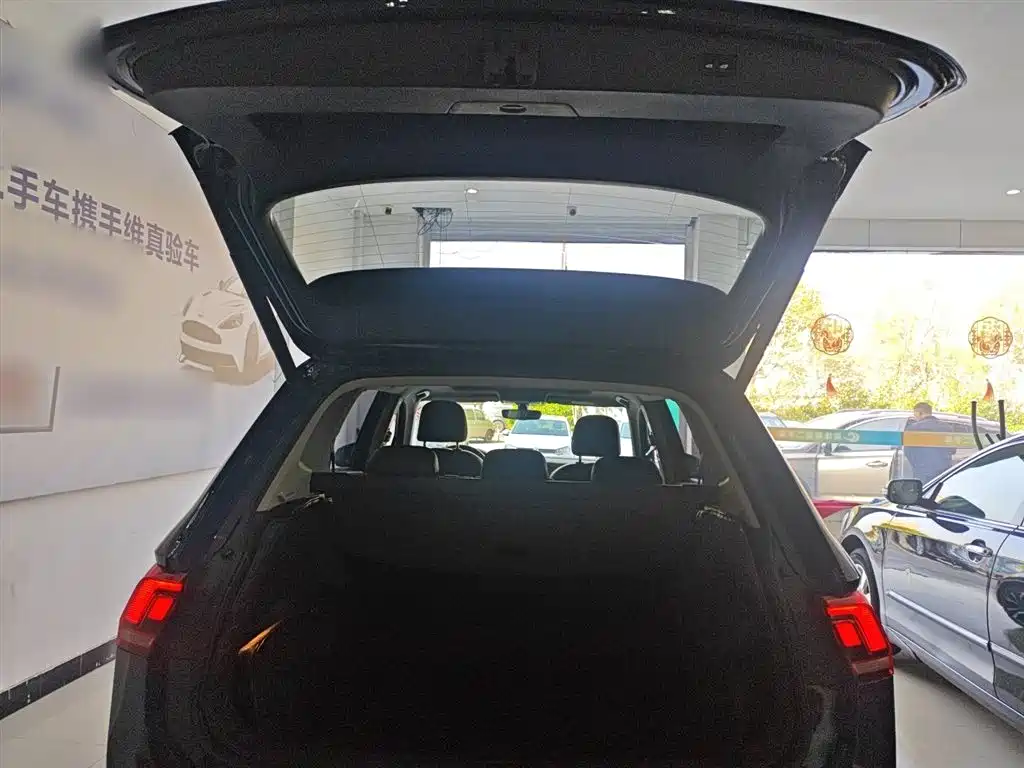 Volkswagen Tiguan L 2021 330TSI Automatic 2WD R-Line Premium фото 15