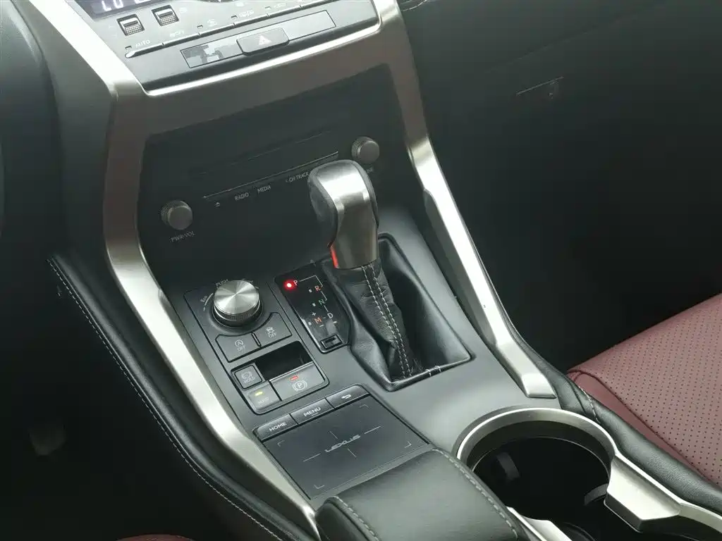 Lexus NX 2017 200 FWD Sharp Edition фото 13