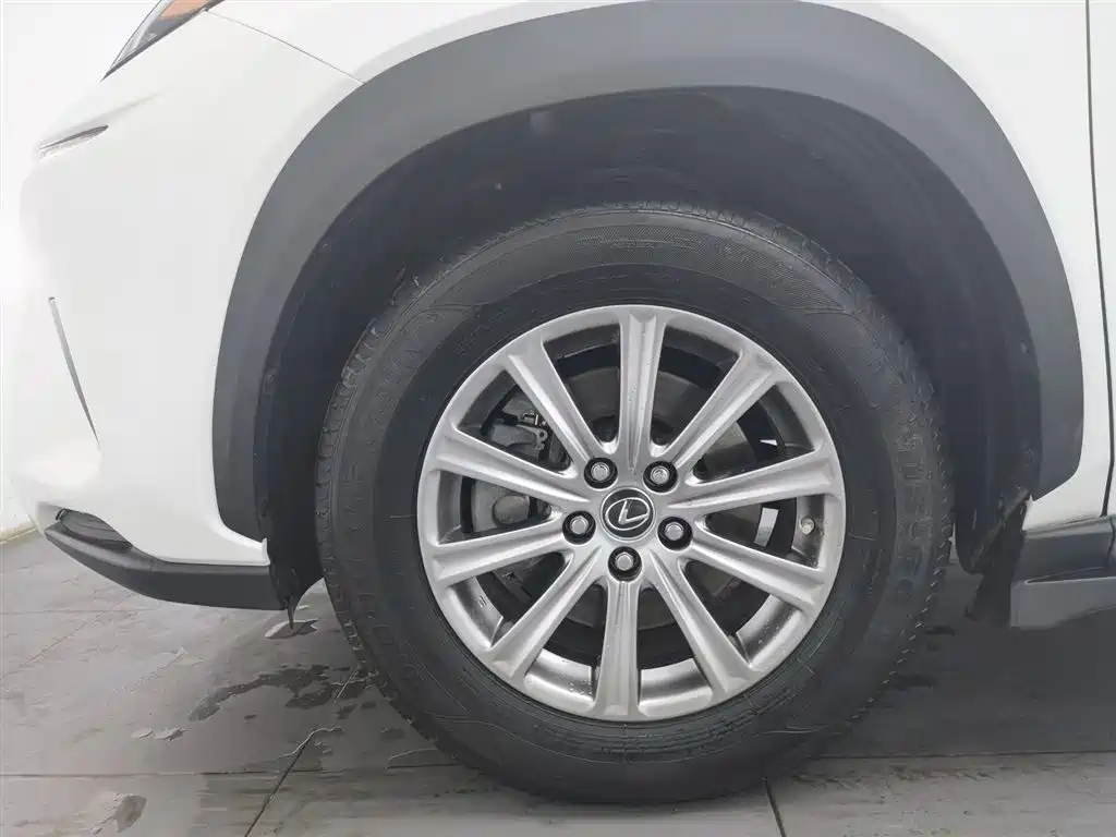 Lexus NX 2017 200 FWD Sharp Edition фото 17