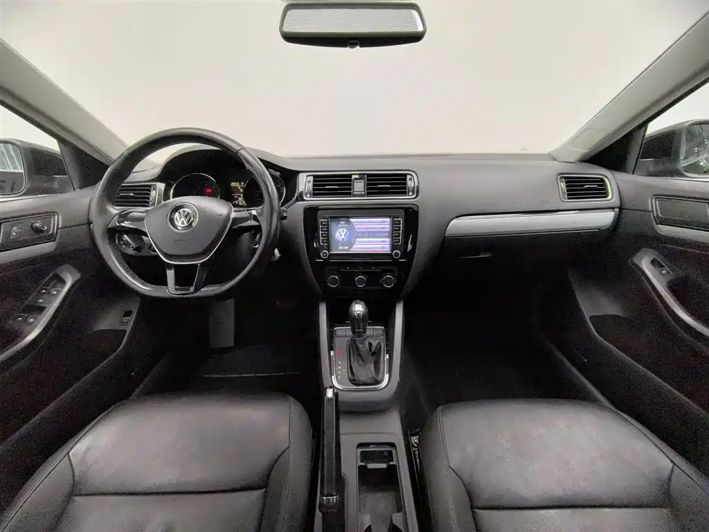 Volkswagen Sagitar 2015 1.6L Automatic Comfort фото 5