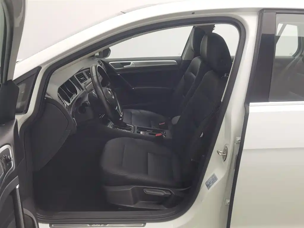 Volkswagen Golf 2018 1.6L Automatic Comfort фото 10