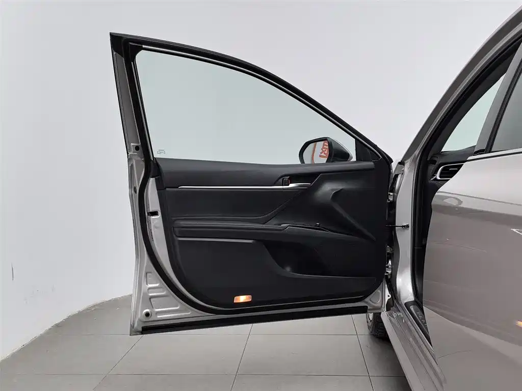 Toyota Camry 2021 2.0G Luxury Edition фото 8