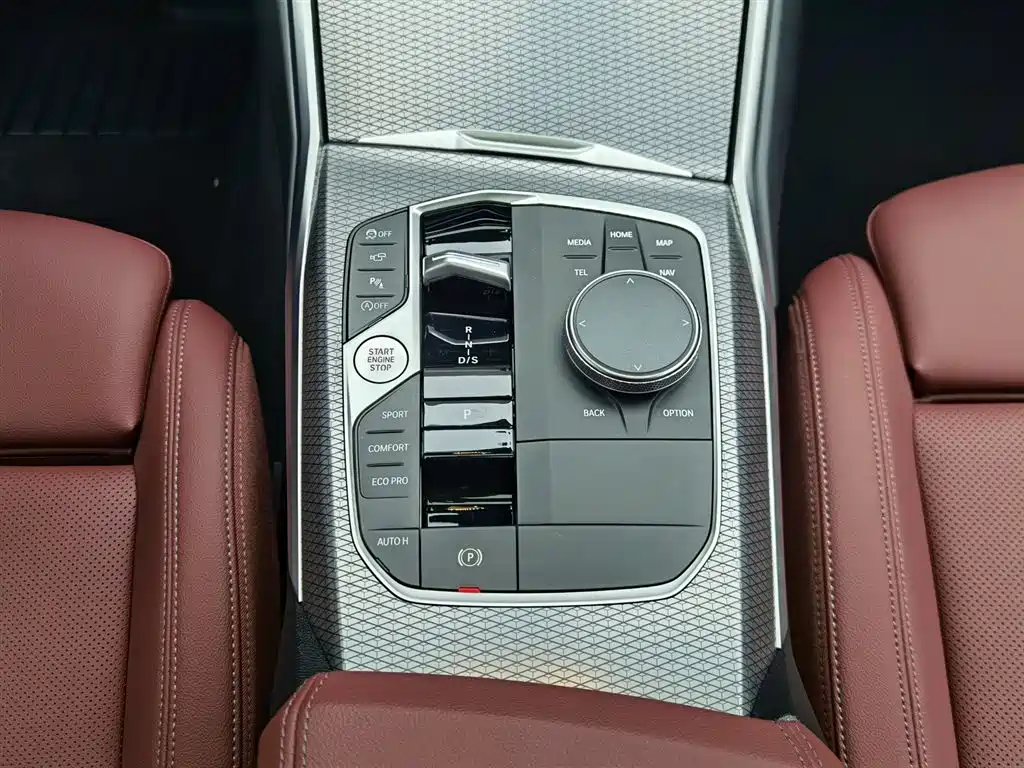 BMW 3 Series 2024 325i M Sport Shadowline Package фото 13