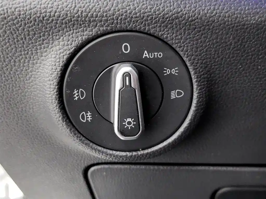 Volkswagen Sagitar 2021 280TSI DSG Luxury Smart Connect фото 21