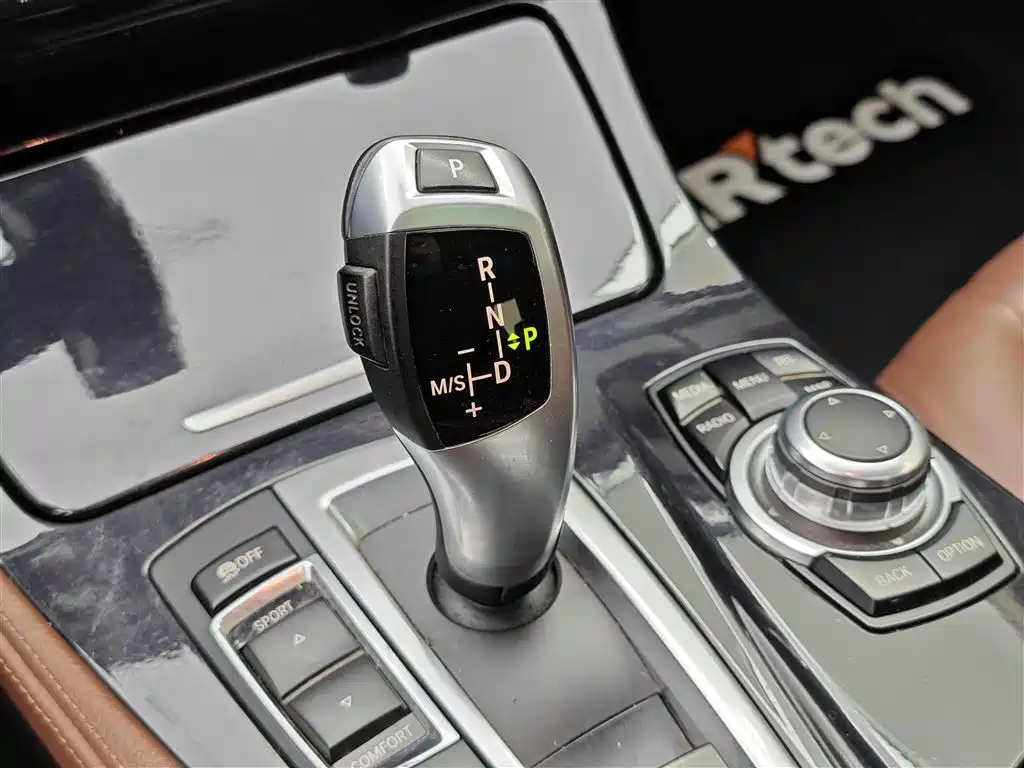 BMW 5 Series (Import) 2015 520i Elegance фото 16